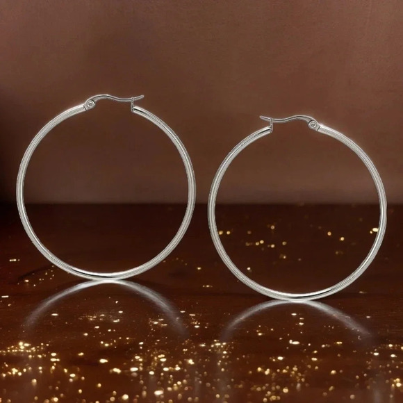 🆕️Minimalist 18K Gold Plated Stainless Steel Hoop Earrings 🌟 Trendy & Chic - Picture 4 of 12